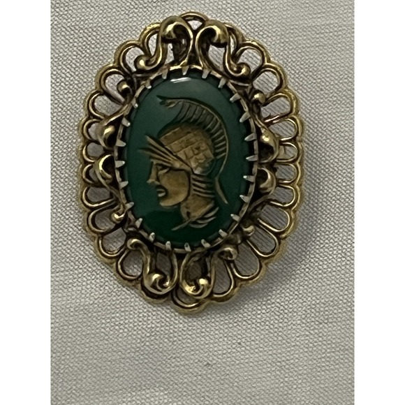 Vintage Signed FREIRICH Green Glass Stone Gold Tone Setting Brooch Soldier 1960s - Picture 1 of 6